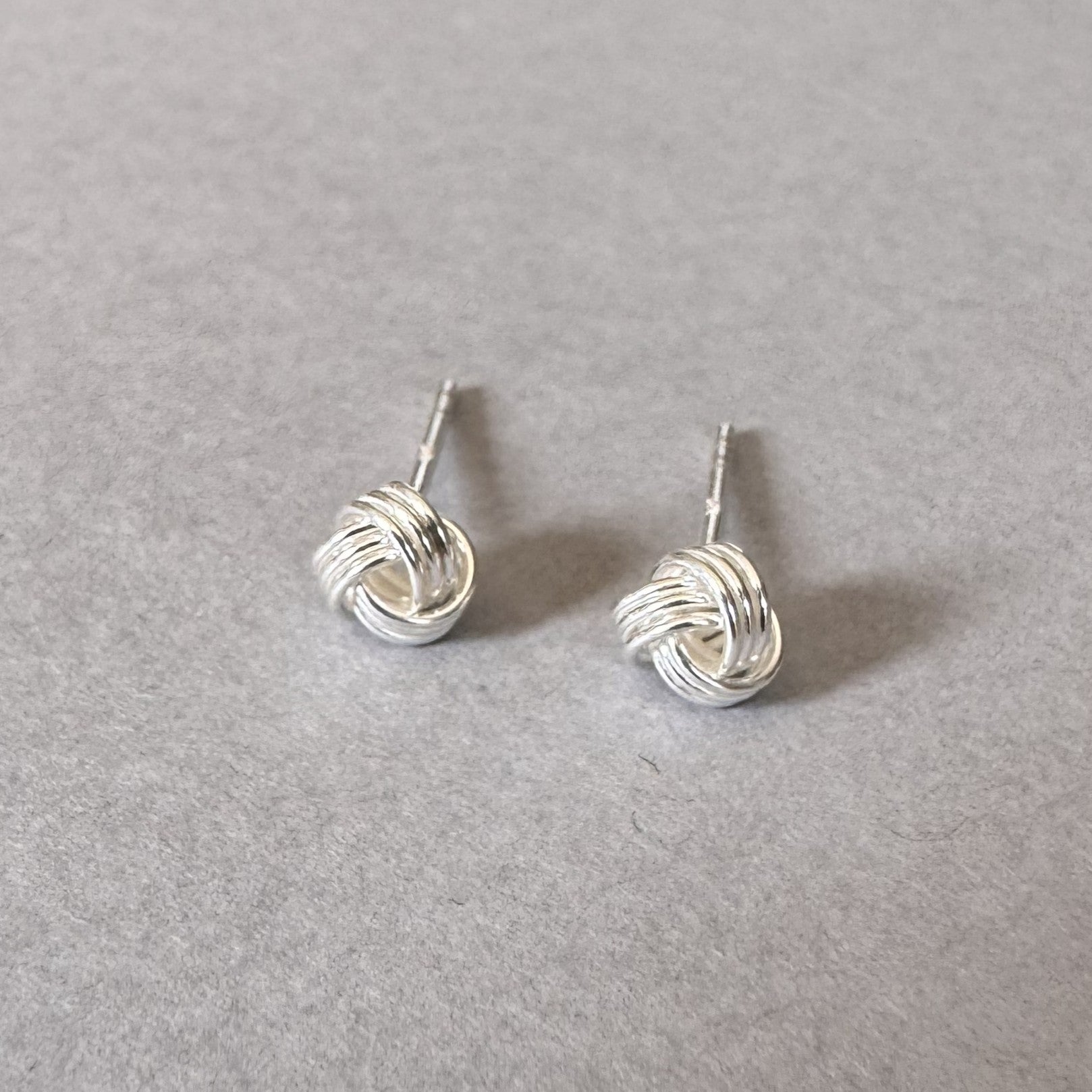 Knot_Earrings_05.jpg
